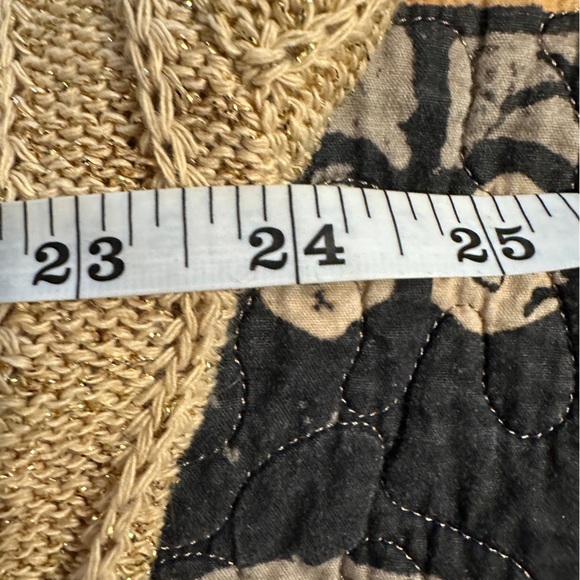Beautiful sweater with a gold glitter to it. Tag says 14 but see measurements. - Picture 7 of 8